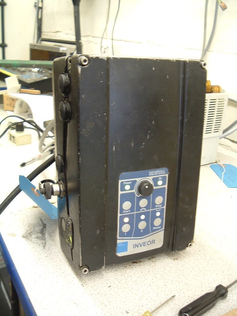 Falownik Uwe=3x400V, Uwy=3x480V/3,6A 1,5kW, filtr RFI DE1-343D6FN-N20N 174335 EATON